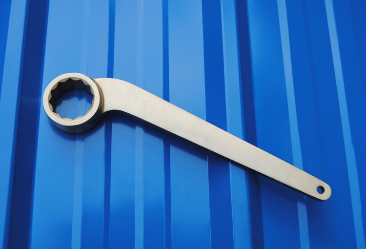 Single bent box wrench