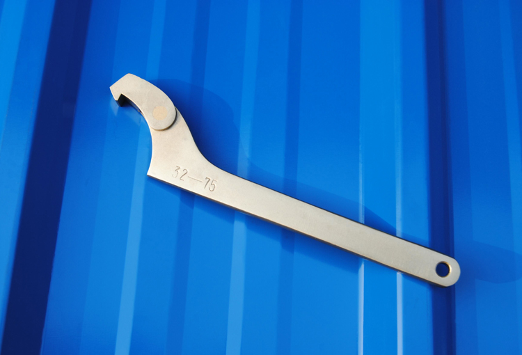 Adjustable hook wrench