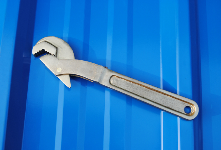 Universal wrench